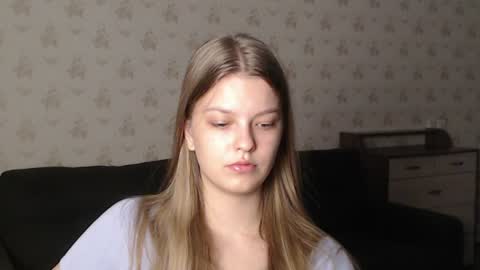 Snapshot of emysway chatting on 12-22-24, 02:27 EmySway online show from 12-22-24, 02:27