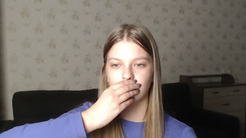 Snapshot of emysway chatting on 12-30-24, 07:53 EmySway online show from 12-30-24, 07:53