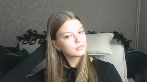 Snapshot of emysway chatting on 01-07-25, 02:51 EmySway online show from 01-07-25, 02:51