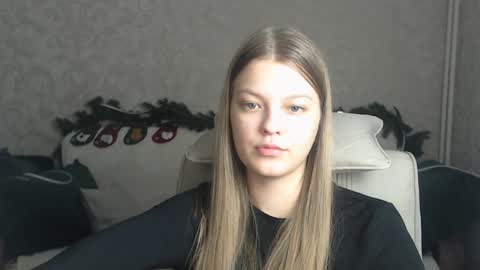 Snapshot of emysway chatting on 01-07-25, 09:14 EmySway online show from 01-07-25, 09:14