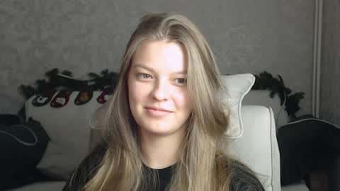 Snapshot of emysway chatting on 01-28-25, 01:38 EmySway online show from 01-28-25, 01:38