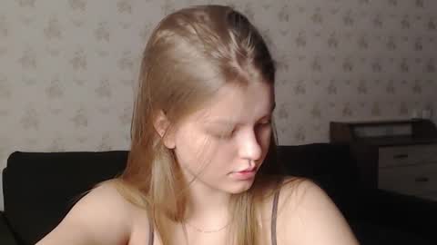 Snapshot of emysway chatting on 02-09-25, 10:20 EmySway online show from 02-09-25, 10:20