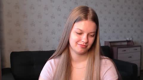 Snapshot of emysway chatting on 09-22-25, 04:47 EmySway online show from 09-22-25, 04:47