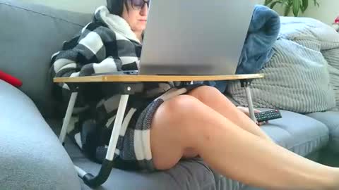 Snapshot of emyxxl chatting on 02-03-26, 02:33 emyxxl online show from 02-03-26, 02:33