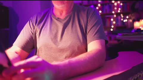 Snapshot of energybra chatting on 12-24-24, 11:55 uk online show from 12-24-24, 11:55