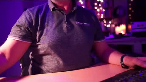 Snapshot of energybra chatting on 09-24-25, 10:35 uk online show from 09-24-25, 10:35