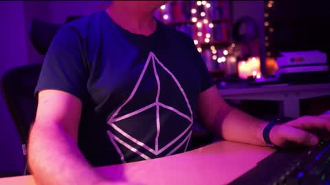 Snapshot of energybra chatting on 09-27-25, 10:48 uk online show from 09-27-25, 10:48