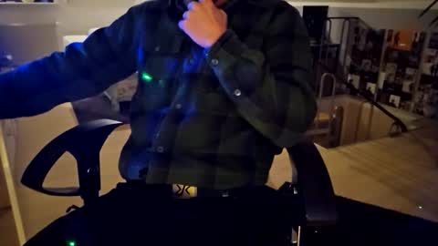 Snapshot of enjoyfreetime chatting on 11-06-25, 04:19 Pete online show from 11-06-25, 04:19