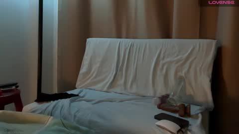 Snapshot of enjoythetrip chatting on 02-25-25, 04:03 Luke online show from 02-25-25, 04:03