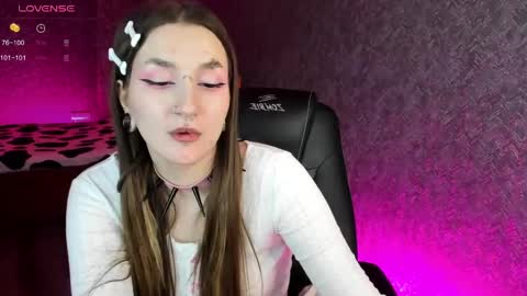 Snapshot of enn_allenn chatting on 12-17-24, 07:18 enn_allenn online show from 12-17-24, 07:18