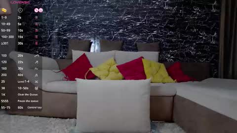 Snapshot of ennakymm chatting on 09-18-25, 05:20 Enna online show from 09-18-25, 05:20