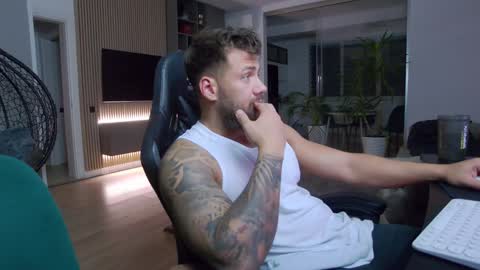 Erik online show from 01-17-25, 06:54