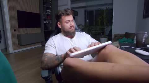 Erik online show from 02-14-25, 07:54