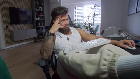 Erik online show from 03-10-25, 03:20