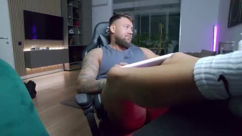 Erik online show from 12-18-25, 09:32