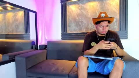 enrique online show from 09-13-25, 04:12