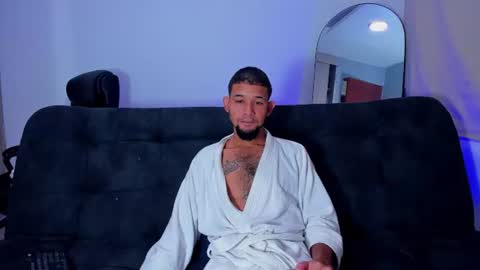 Snapshot of enyel_100 chatting on 06-11-26, 02:53 enyel_100 online show from 06-11-26, 02:53