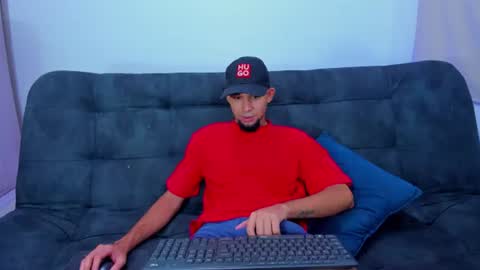 Snapshot of enyel_100 chatting on 07-08-26, 07:35 enyel_100 online show from 07-08-26, 07:35