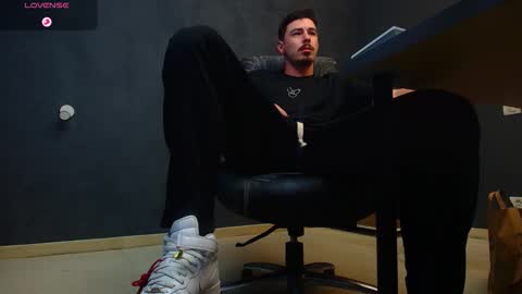 EnzoRace online show from 10-27-25, 05:44