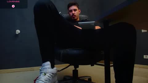 EnzoRace online show from 10-31-25, 07:09