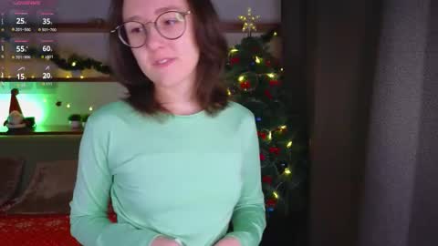 Snapshot of epifaniatoedebusch chatting on 12-22-25, 01:13 Kira online show from 12-22-25, 01:13