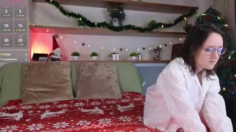 Snapshot of epifaniatoedebusch chatting on 01-08-26, 01:19 Kira online show from 01-08-26, 01:19