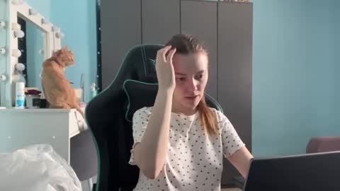 Snapshot of eracloke chatting on 02-21-26, 02:12 Lily online show from 02-21-26, 02:12