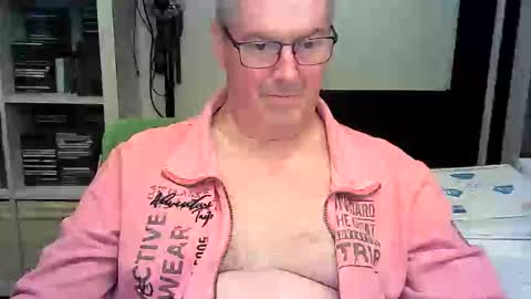 ErBee62 online show from 04-23-26, 09:17