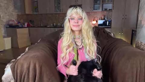 Alissa online show from 11-28-25, 06:54