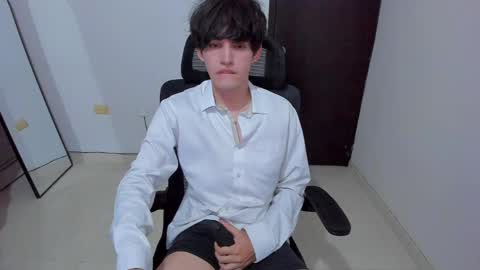 Snapshot of eren_tatakae chatting on 05-07-26, 12:27 eren_tatakae online show from 05-07-26, 12:27