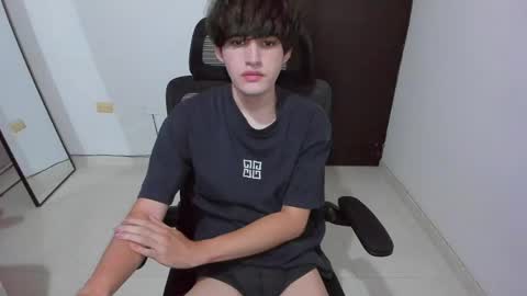 Snapshot of eren_tatakae chatting on 05-12-26, 11:35 eren_tatakae online show from 05-12-26, 11:35