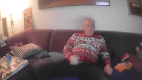 Snapshot of eric204 chatting on 12-16-24, 09:57 Eric online show from 12-16-24, 09:57