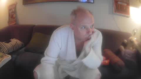 Snapshot of eric204 chatting on 12-28-24, 06:39 Eric online show from 12-28-24, 06:39