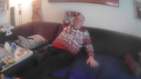 Snapshot of eric204 chatting on 12-29-24, 01:06 Eric online show from 12-29-24, 01:06