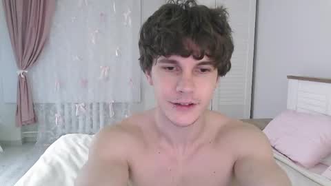 Snapshot of eric_crush chatting on 04-22-26, 03:53 Eric Crush online show from 04-22-26, 03:53