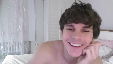 Snapshot of eric_crush chatting on 04-24-26, 04:15 Eric Crush online show from 04-24-26, 04:15