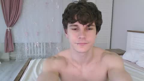 Snapshot of eric_crush chatting on 05-02-26, 04:17 Eric Crush online show from 05-02-26, 04:17