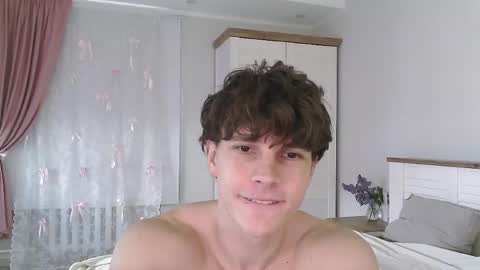 Snapshot of eric_crush chatting on 05-11-26, 04:07 Eric Crush online show from 05-11-26, 04:07