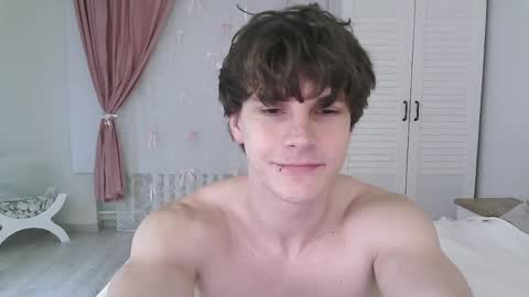 Snapshot of eric_crush chatting on 05-12-26, 04:20 Eric Crush online show from 05-12-26, 04:20