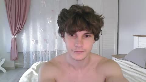 Snapshot of eric_crush chatting on 05-18-26, 04:40 Eric Crush online show from 05-18-26, 04:40