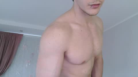 Snapshot of eric_crush chatting on 05-19-26, 04:30 Eric Crush online show from 05-19-26, 04:30
