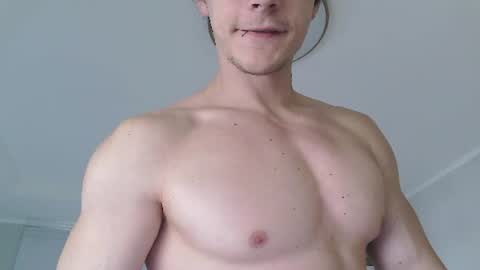 Snapshot of eric_crush chatting on 06-17-26, 04:15 Eric Crush online show from 06-17-26, 04:15