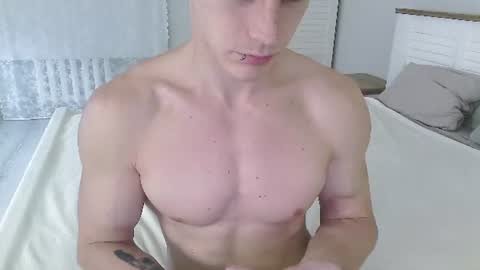 Snapshot of eric_crush chatting on 06-22-26, 04:20 Eric Crush online show from 06-22-26, 04:20