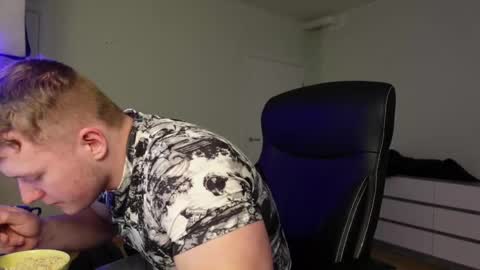    online show from 10-23-25, 01:32