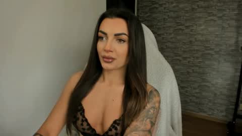 Snapshot of erica_xoo chatting on 06-02-26, 04:47 Riaaa online show from 06-02-26, 04:47
