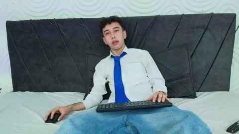 Erick online show from 02-01-25, 01:09