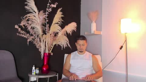 Snapshot of erickdowell chatting on 12-05-24, 12:22 Erick online show from 12-05-24, 12:22