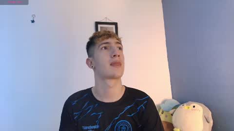 Snapshot of erik_golden_ chatting on 06-14-26, 09:06 I am Erik online show from 06-14-26, 09:06