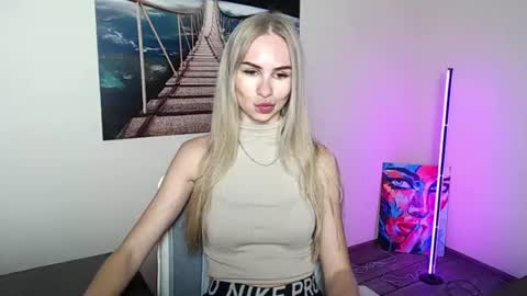 Snapshot of erikagavin chatting on 07-06-26, 12:02 Erika online show from 07-06-26, 12:02