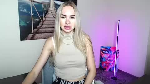 Snapshot of erikagavin chatting on 07-08-26, 11:58 Erika online show from 07-08-26, 11:58